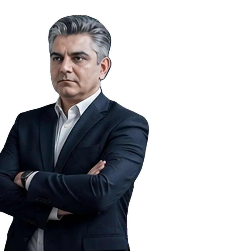 دکتر سیامک خرمی‌مهر، ایستاده و دست به سینه